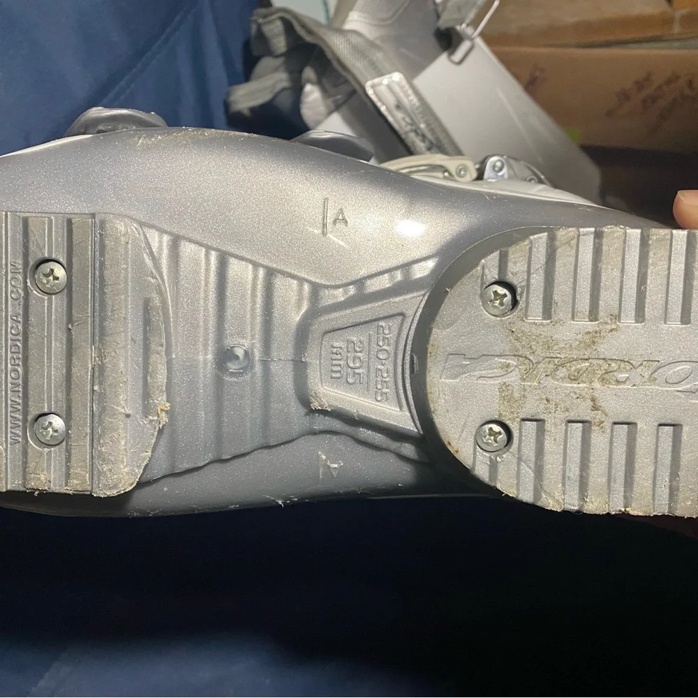 Ski boots - Picture 2 of 2